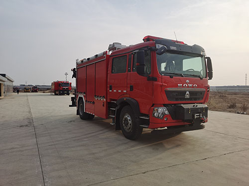 搶險(xiǎn)救援消防車圖片
